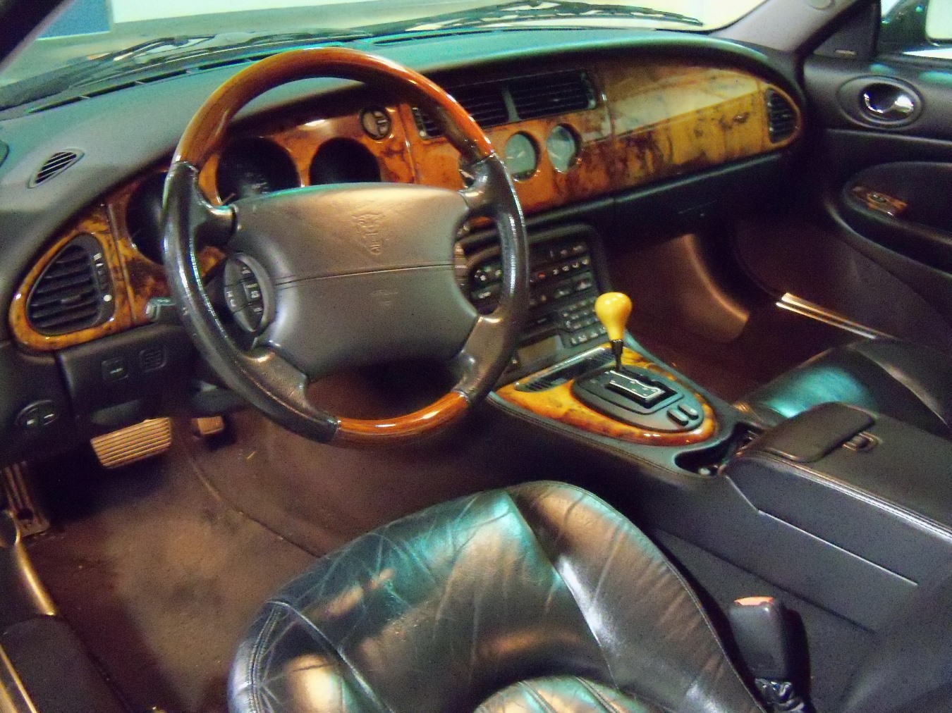 2002 Jaguar XK8 Inside