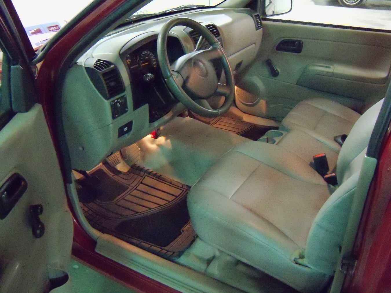 2005 Chevrolet Colorado Interior