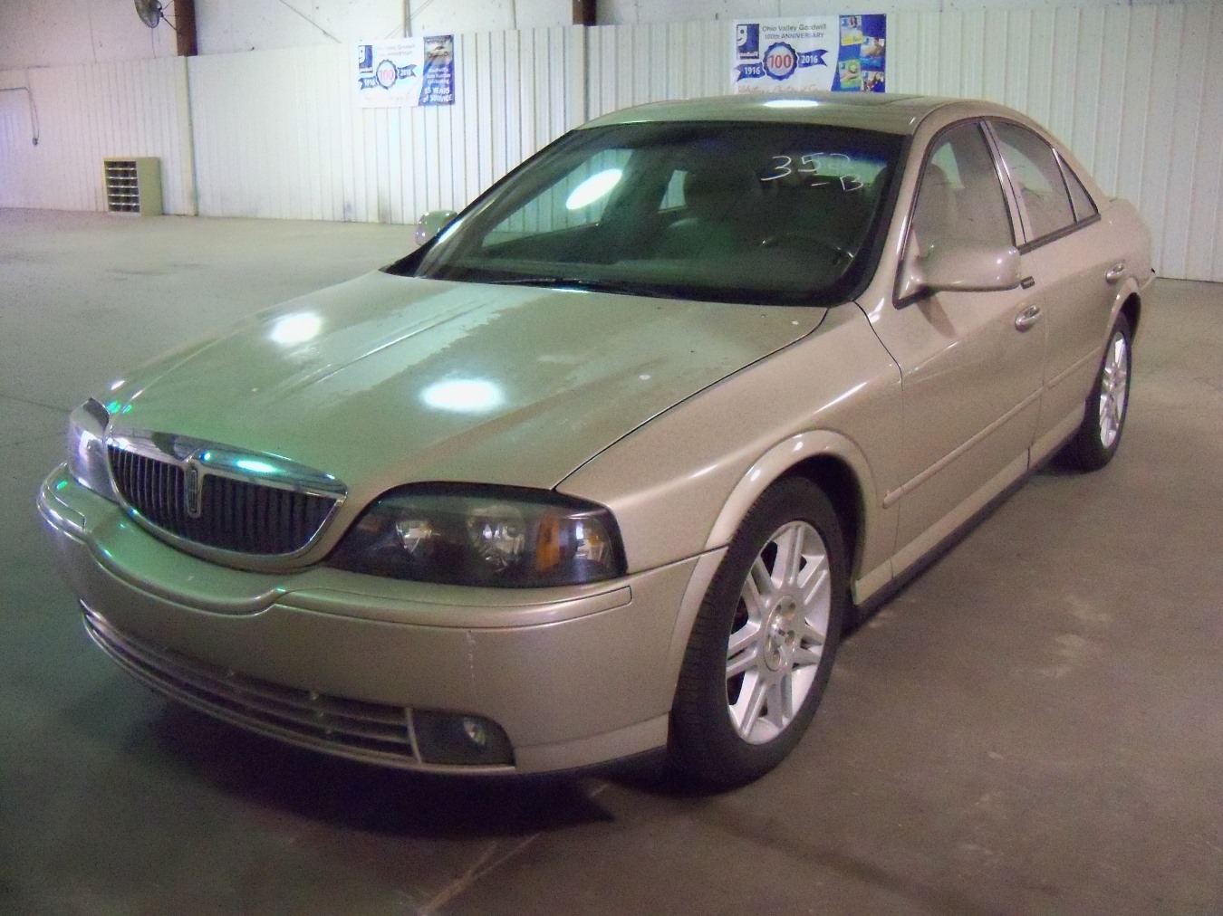 2005 Lincoln LS Front