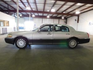 2005 Lincoln Town Car Side