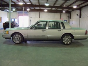 1992 Lincoln Town Car Side
